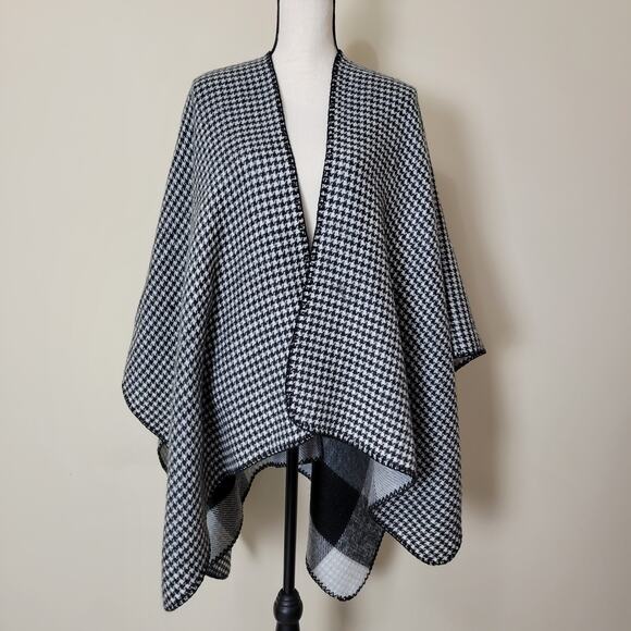Mixit women’s Plaid blanket Wrap cape one size white gray black reversible - Picture 3 of 11